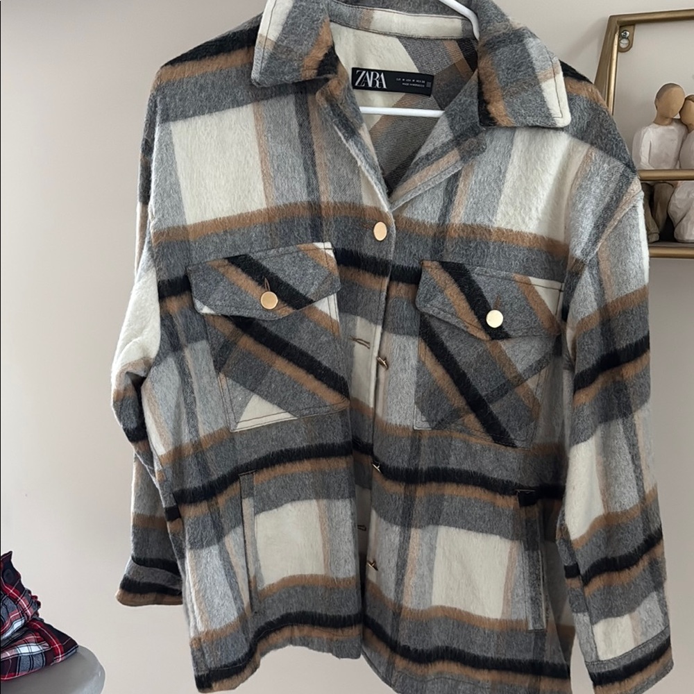 Zara Gray and White Utility Jacket with Oversized Fit